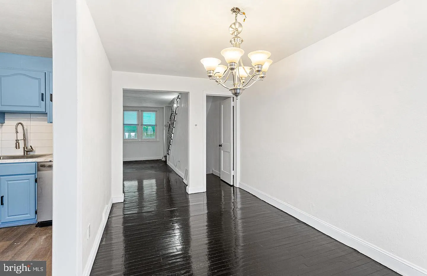 3 bed, 1.0 bath, 1120 sqft, $2,000 — Photo 4