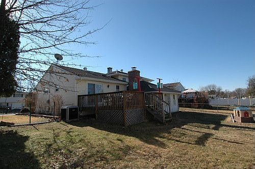 4th image of 22 Greenwood Dr