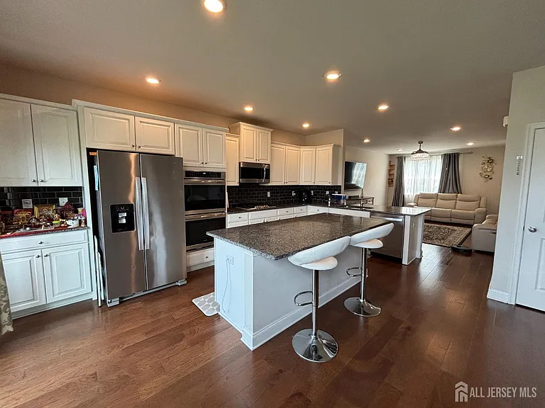 1002 Hights Farm Rd N — Photo 14