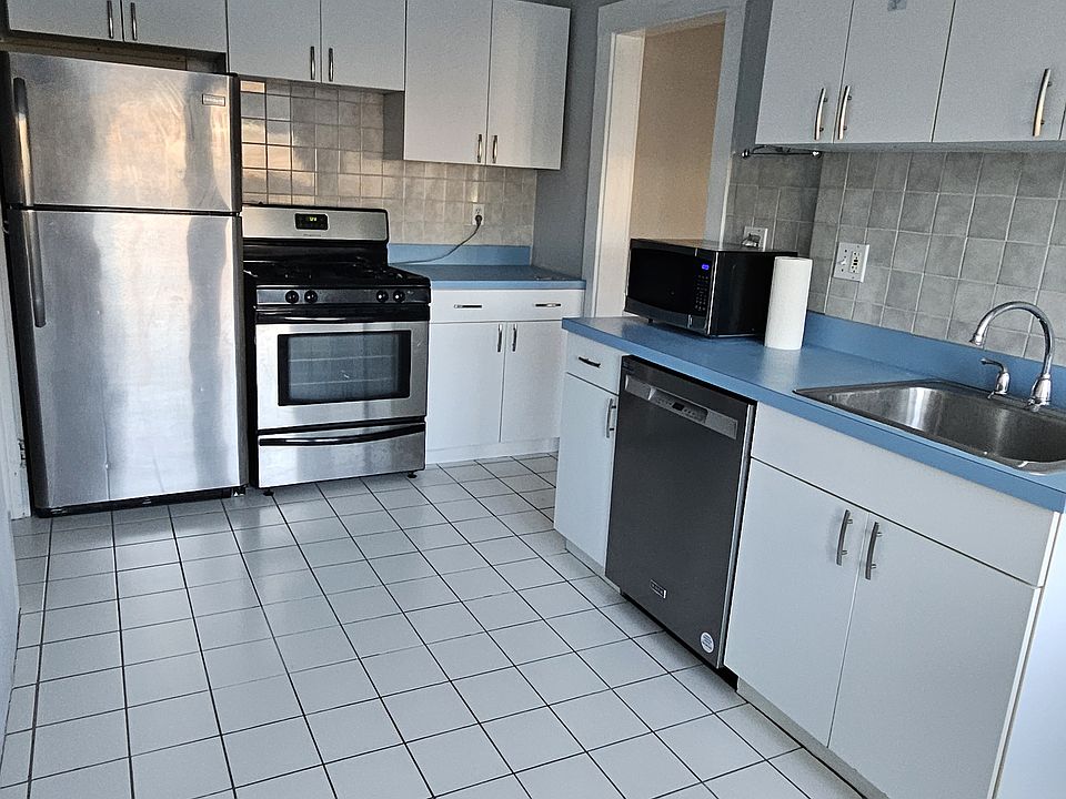 2nd image of 145 Chiswick Rd APT 3
