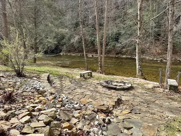 584 Cold Springs Ln, Galax, VA 24333