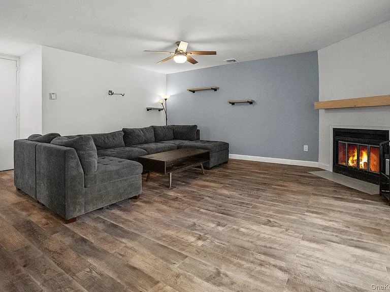 11 Woods Brooke Ln #1 — Photo 4