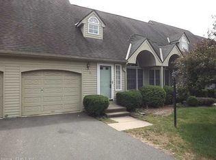 11 Fox Hollow Dr, Windsor Locks, CT 06096