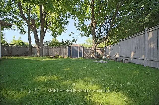 580 Taplow Cres — Photo 19