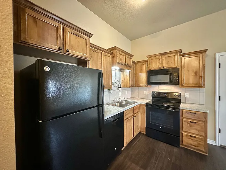 302 Sladecek Dr — Photo 8
