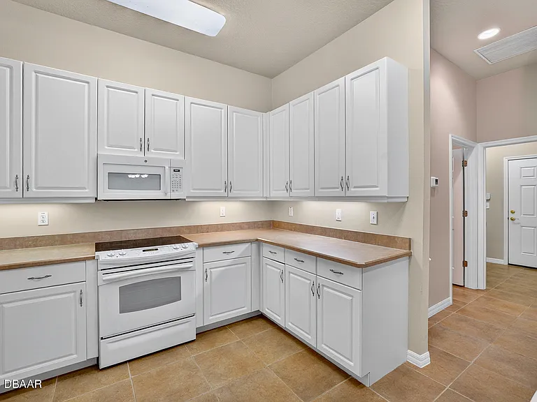 1312 Hansberry Ln — Photo 11