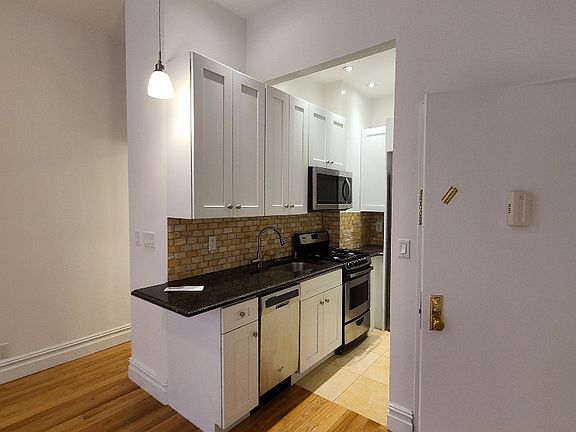4th image of 26 E 84th St APT 2A