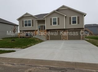 1406 N 9th St E, Louisburg, KS 66053