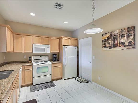 3rd image of 3228 Antica St
