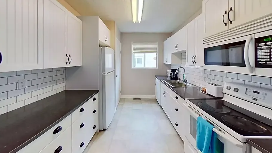 3 bed, 1.0 bath, $2,200 — Photo 3