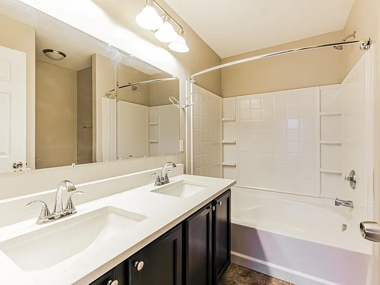 1444 N 80th Dr — Photo 11