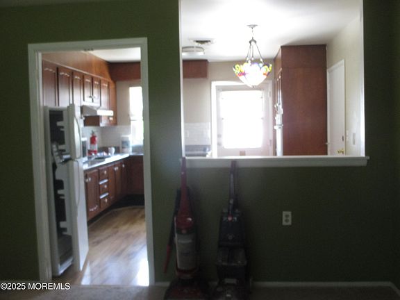 5th image of 662A Plymouth Dr