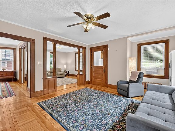 4th image of 36 Spruceland Ave