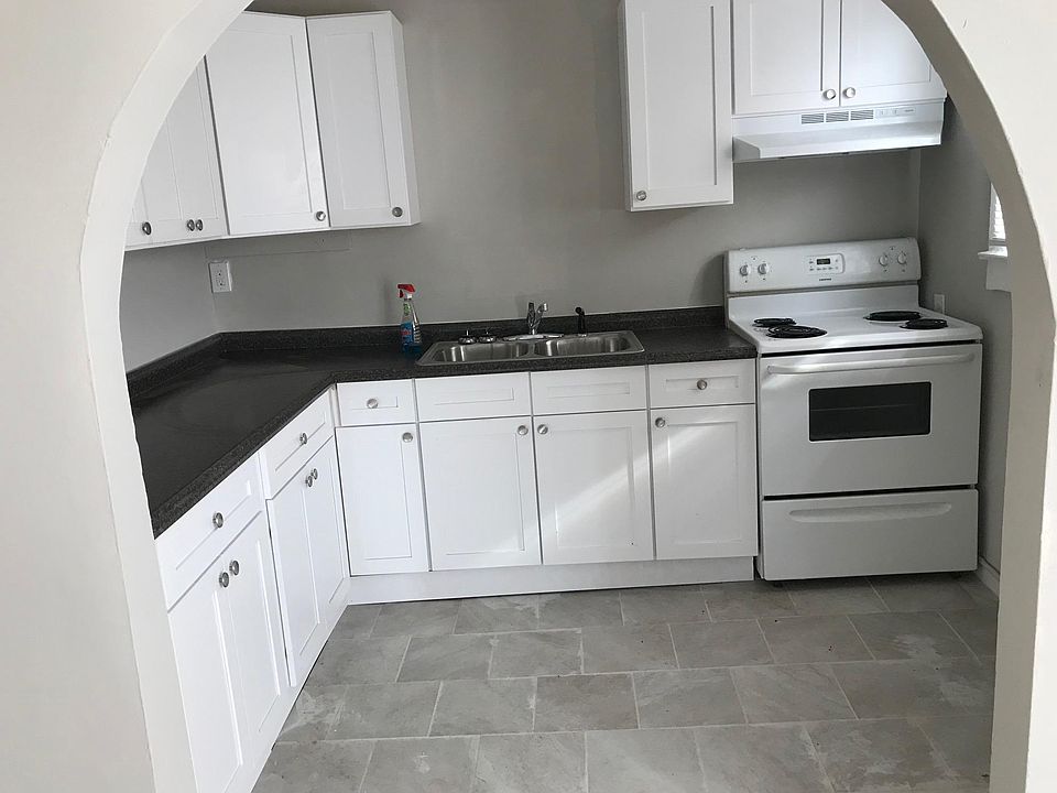 2nd image of 1008 Locke St