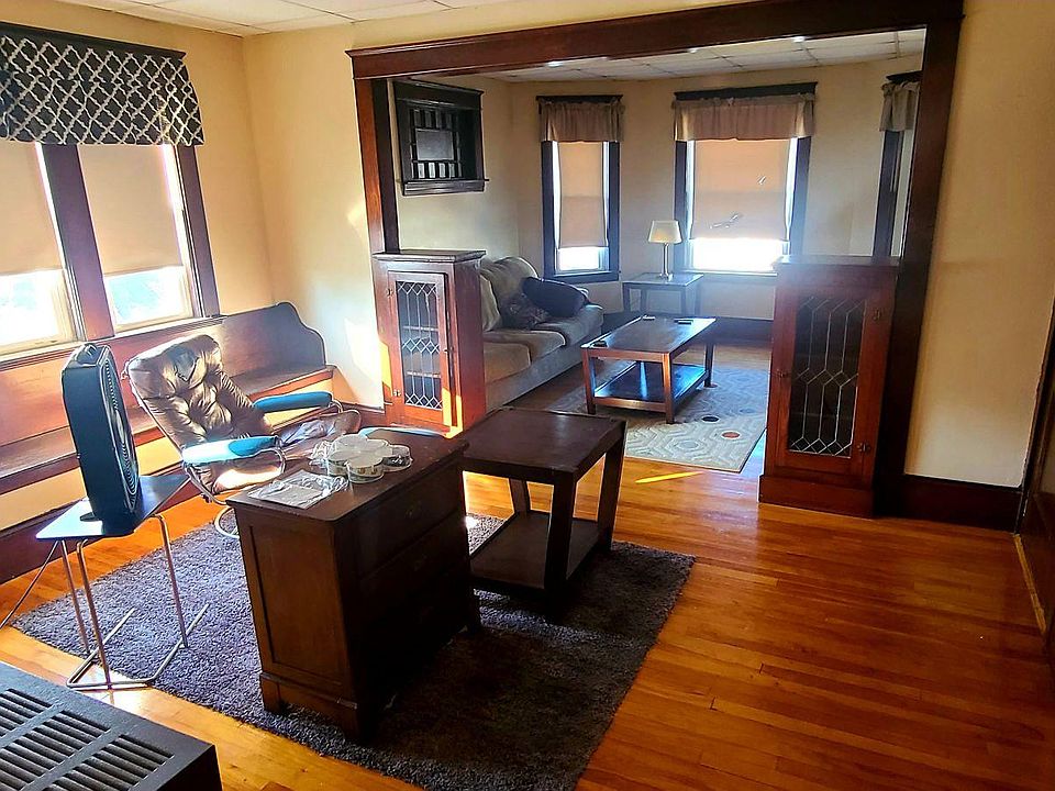 2nd image of 33 Houghton St #3