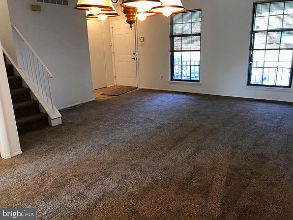 5th image of 56 Burgundy Dr