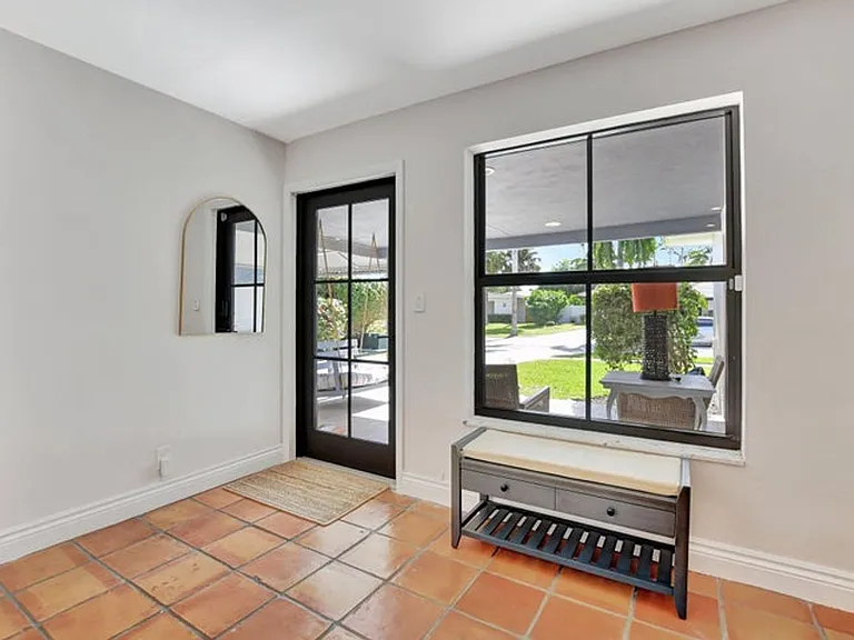 801 SW 5th St — Photo 10
