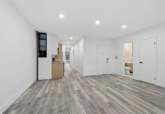4th image of 1573 3rd Ave #502