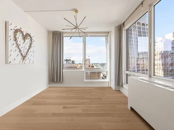 450 West 17th Street image 8 of 26