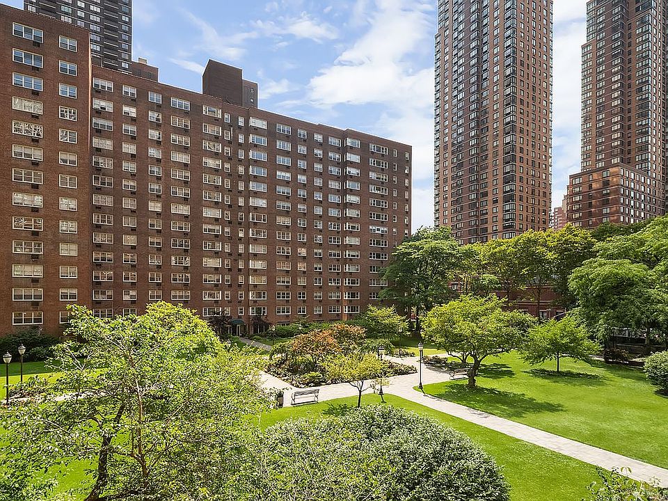 1st image of 30 W 60th St #3EN
