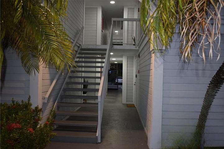 1st image of 827 NE 199th St #200