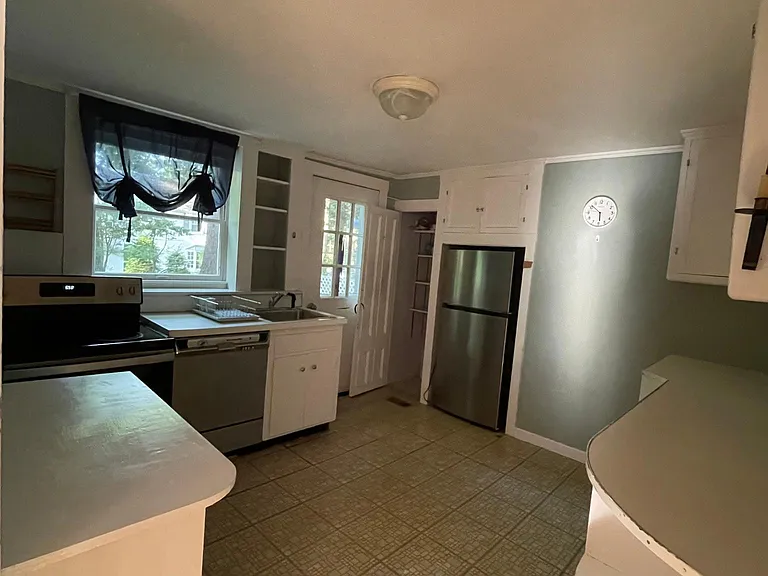 34 Chestnut St #B — Photo 6