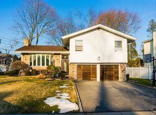 Forest Dr, Jericho, NY 11753