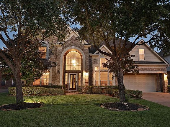 Welcome home to 1402 Steppinstone Way!