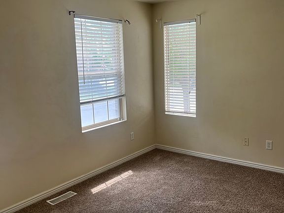 5th image of 12526 S Saquamish St #4505