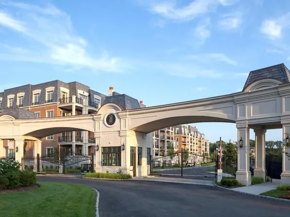 6000 Royal Court #6207, North Hills, NY 11040