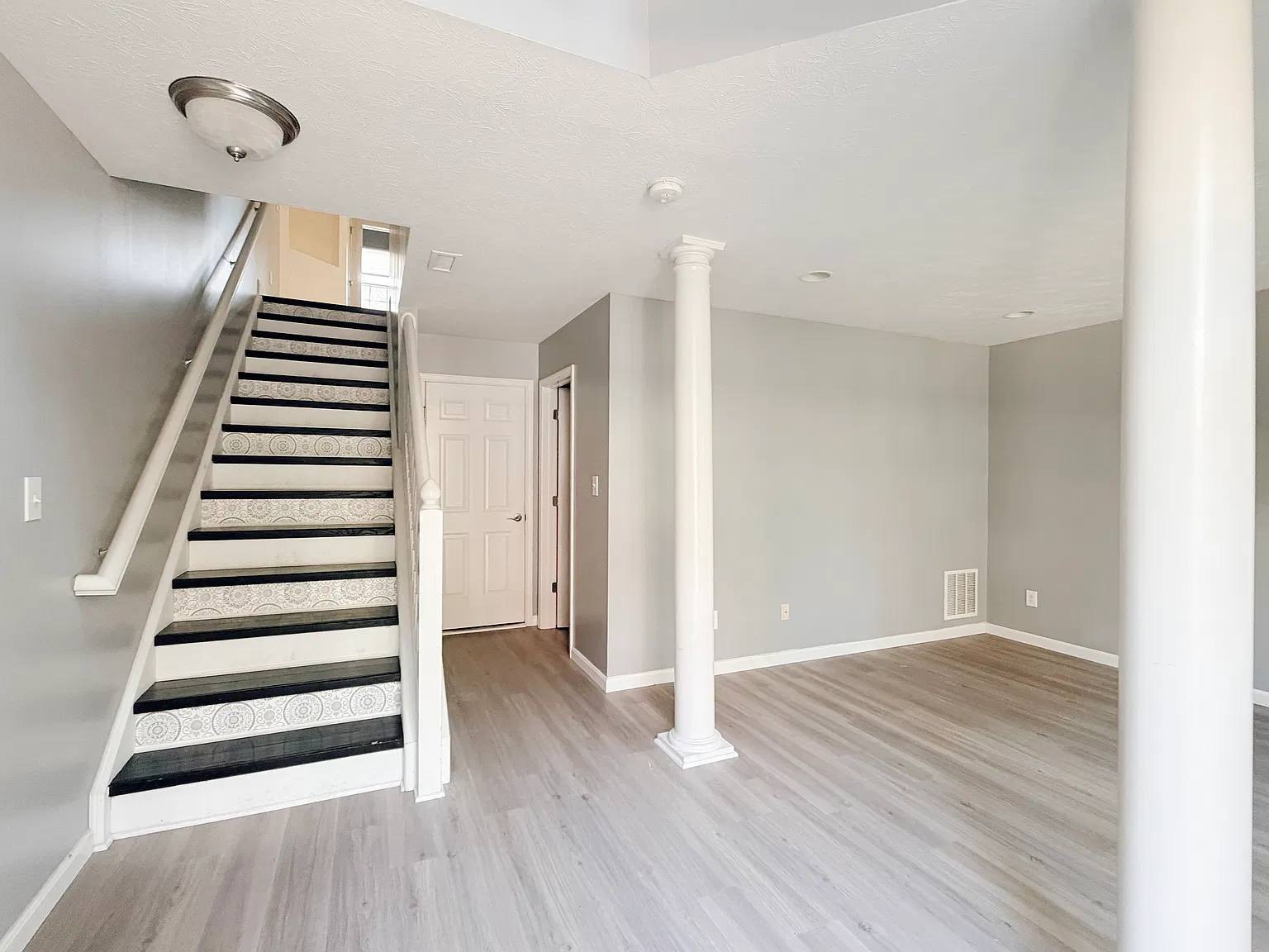 11910 Riley Dr — Photo 3