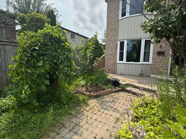 6 Carruthers Cres — Photo 1