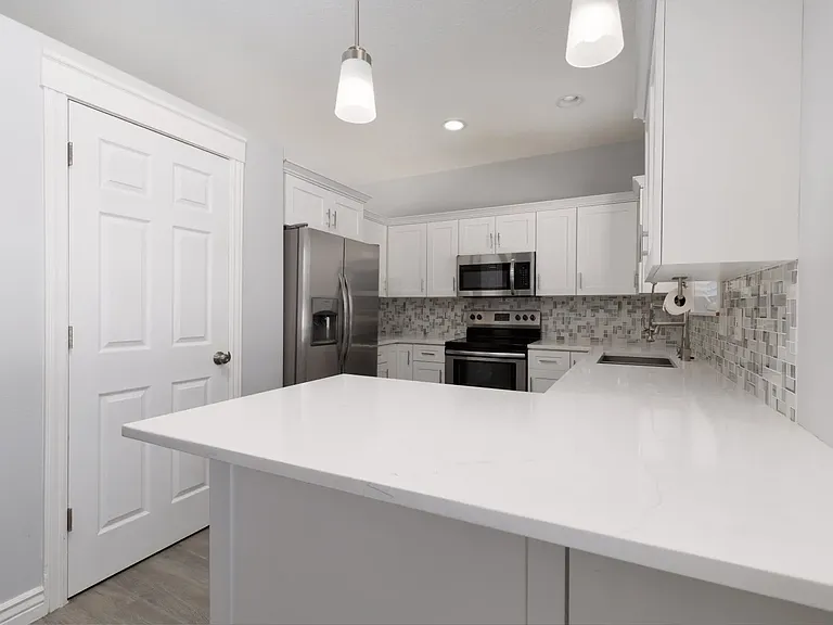 572 W 1260 N — Photo 10