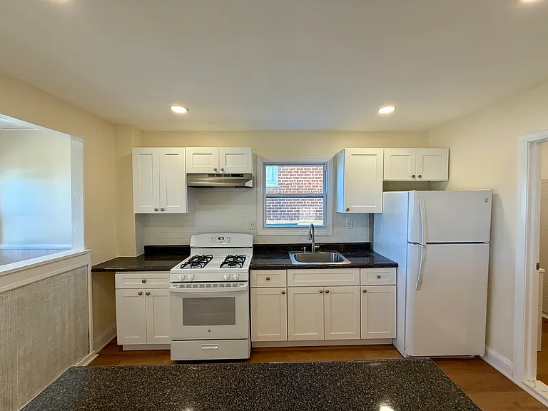 116 Alexander Ave #1 — Photo 5