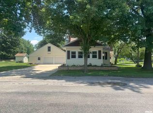 370 S Bissell St, Virden, IL 62690