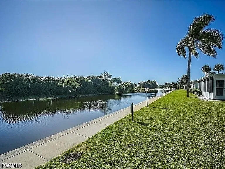 1 bed, 1.0 bath, 590 sqft, $955 — Photo 2