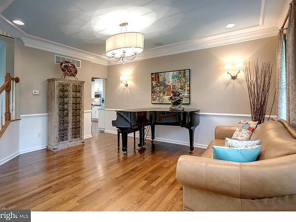 4th image of 1605 Parker Dr