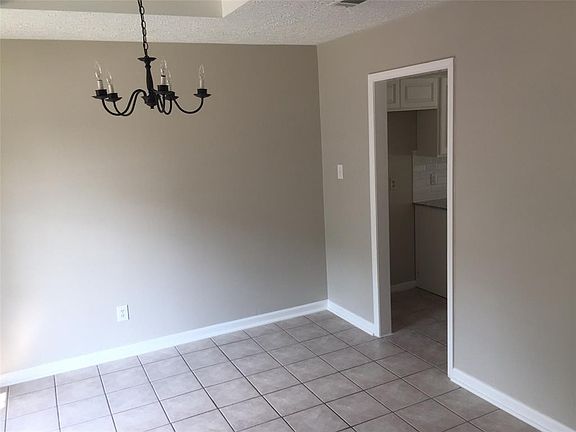 3rd image of 1510 Elmscott Dr