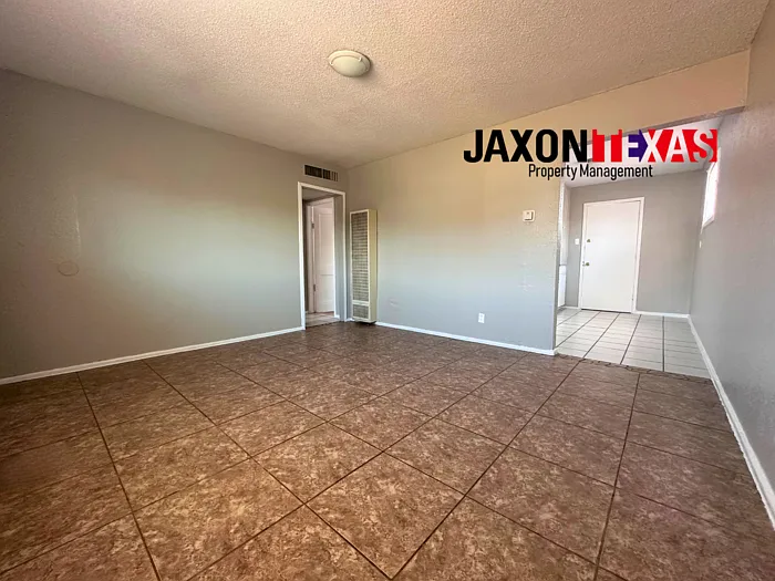 3906 Harrison Ave #4 — Photo 2