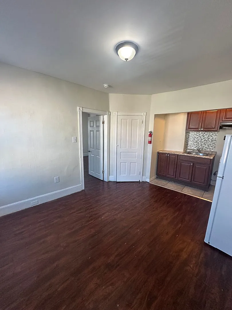 218 Walnut St — Photo 1
