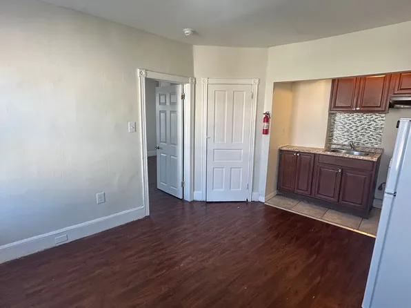 218 Walnut St, Darby, PA 19023