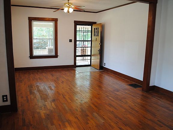 3rd image of 2720 SE Michigan Ave