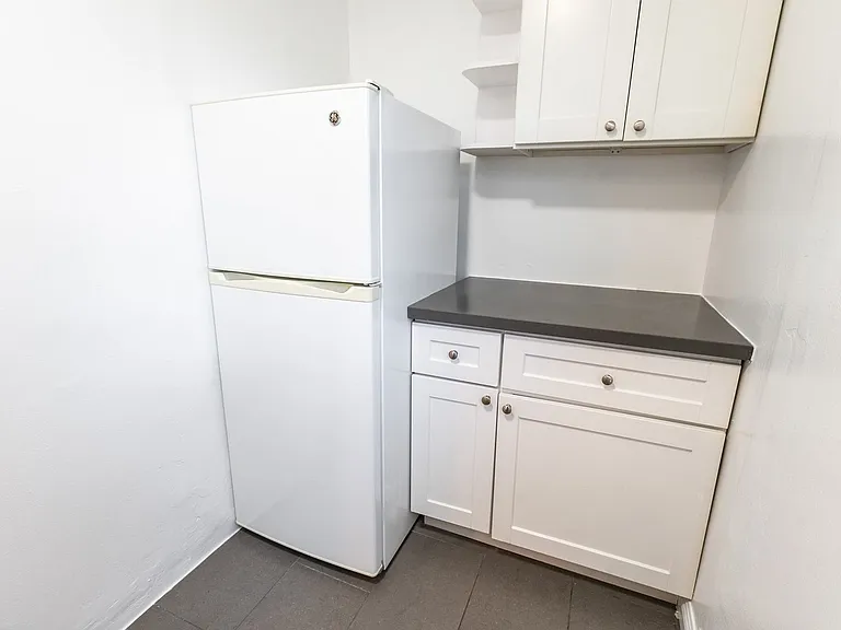 621 Midvale Avenue — Photo 19