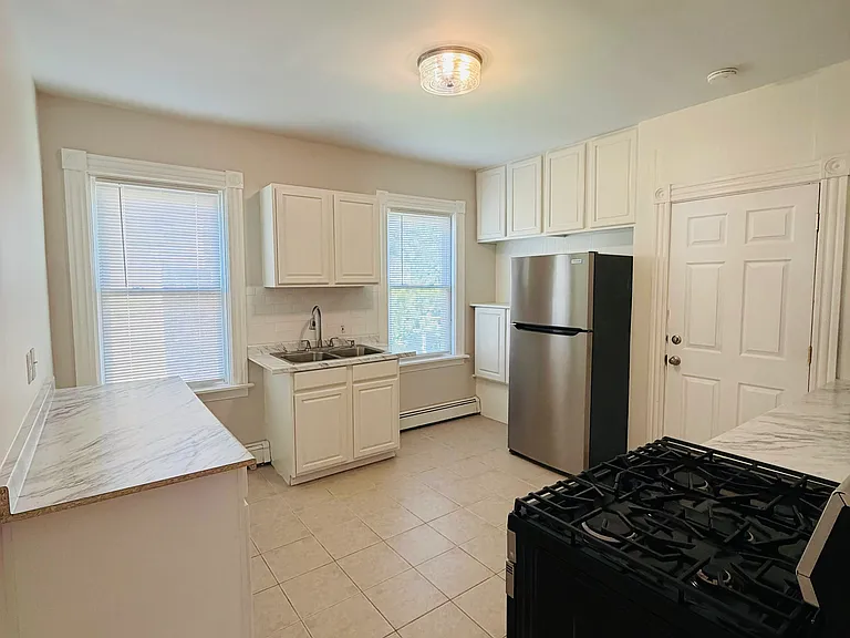 204 Woodbine St #1 — Photo 14