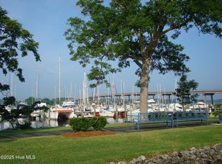 516 S Water St #C-4, Oriental, NC 28571