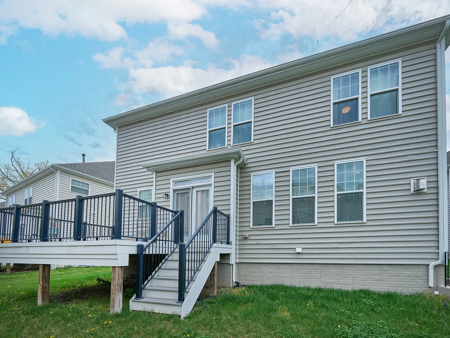 5 bed, 2638 sqft, $4,350 — Photo 4