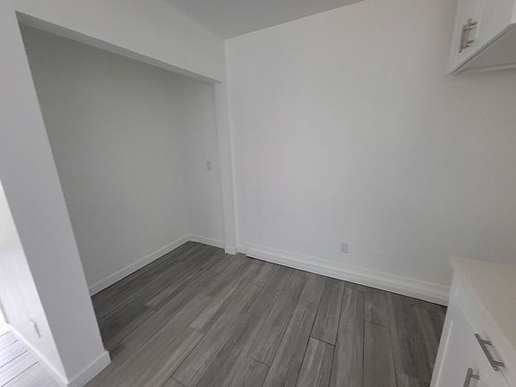 3rd image of 2926 Fairmount Ave #1/4
