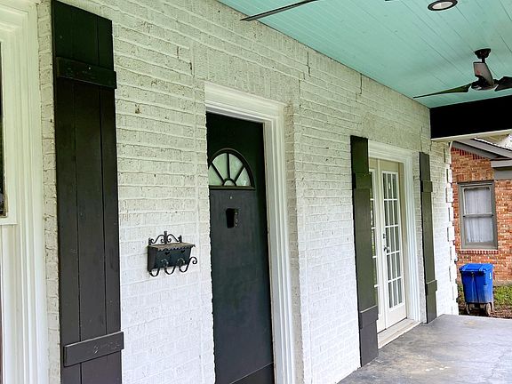 3rd image of 136 Robinson Pl
