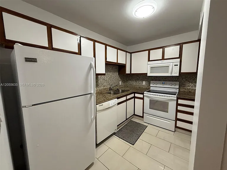 15290 SW 106th Ln #323 — Photo 8