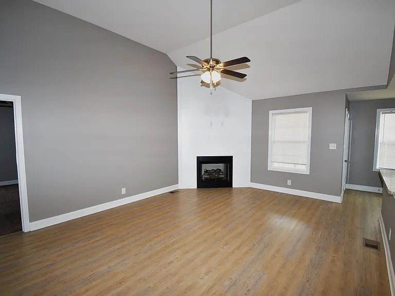 207 Geneva Ln — Photo 14